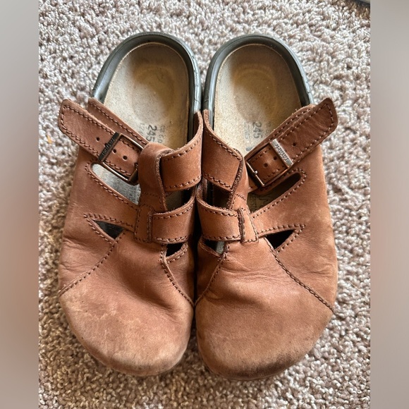 Birkenstock Unisex Tatami Style Brown Buckle Slip-On Clog Sandal, 7-7.5 US - Picture 1 of 8